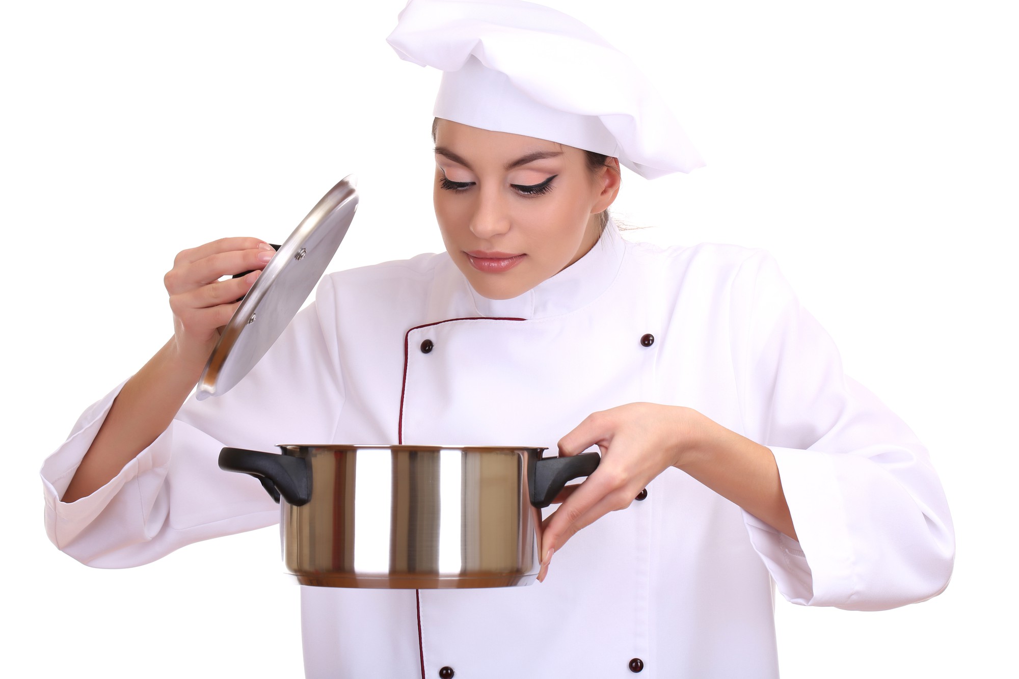 Mutfağında yemek yapan kişi, tavadan buhar yükseliyor